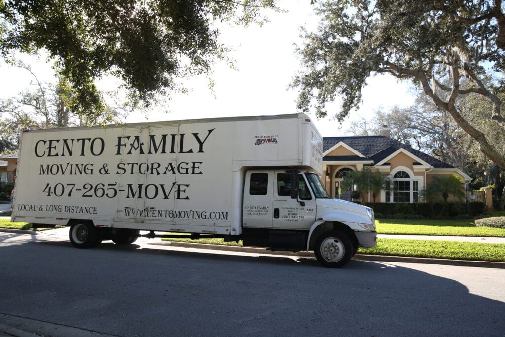 Side view of cento family moving truck